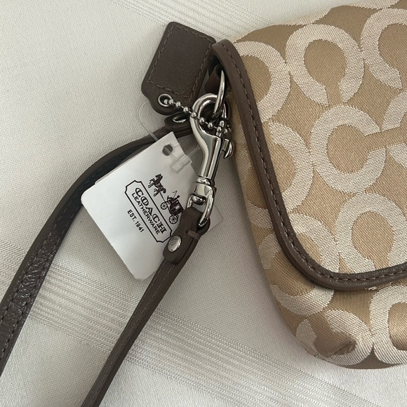NWT COACH Logo Khaki/ Brown Wristlet - Picture 4 of 5
